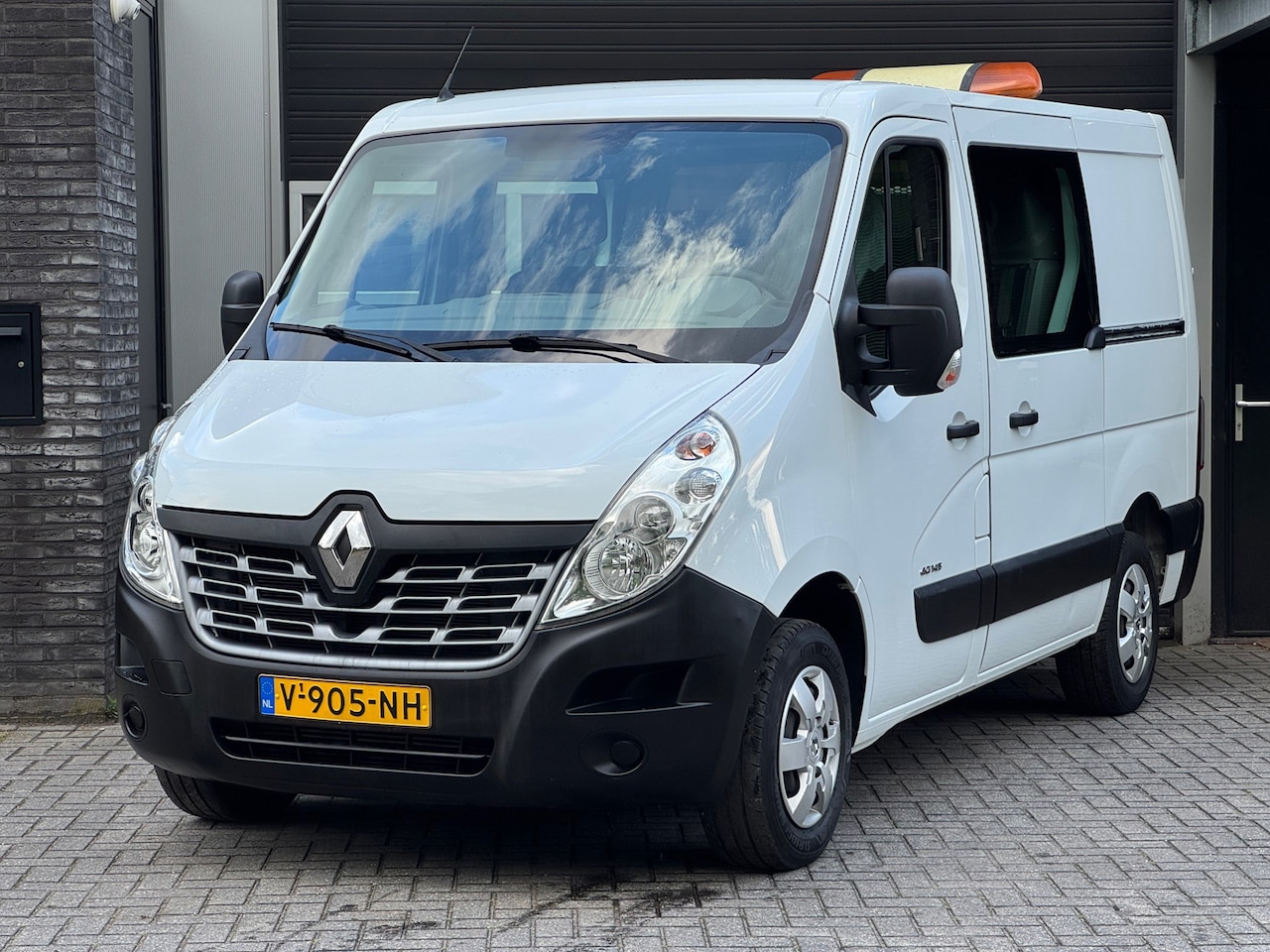 Renault Master - T35 2.3 dCi L1H2 EURO6 DUBBEL CABINE AIRCO NAVI - AutoWereld.nl