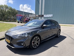Ford Focus - 1.0i EcoBoost ST Line Business 6-Bak 126 PK. Zeer mooie en als nieuw rijdende auto van de