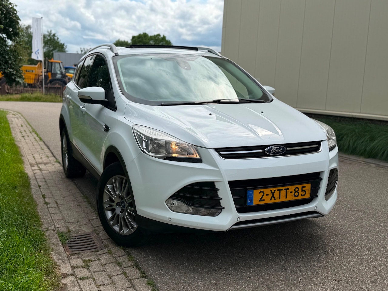 Ford Kuga - 1.6 110KW Titanium (bj 2014) PANO|KEYLESS|DAB+|CAM|TREKHAAK - AutoWereld.nl
