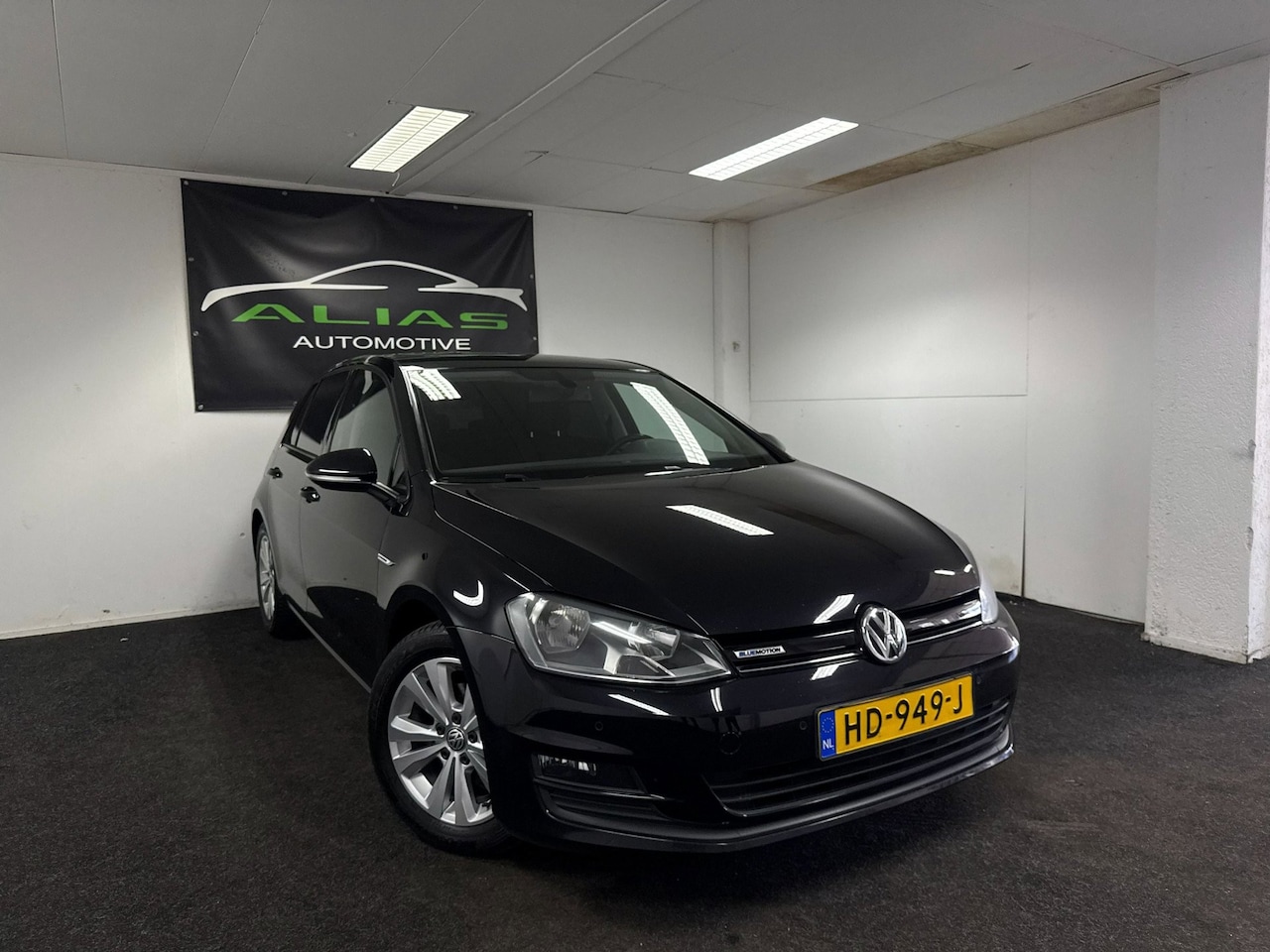 Volkswagen Golf - 1.0 TSI Business Edition Connected - Camara - Navi - NAP - Airco - APK 2027 - AutoWereld.nl
