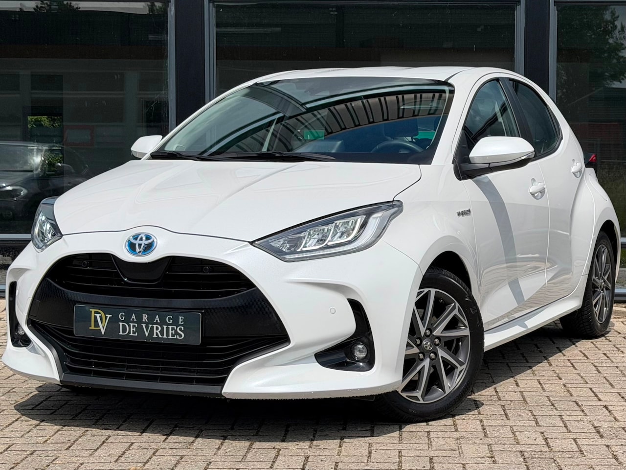 Toyota Yaris - 1.5 Hybrid Executive ACC Head Up Camera CarPlay Garantie - AutoWereld.nl
