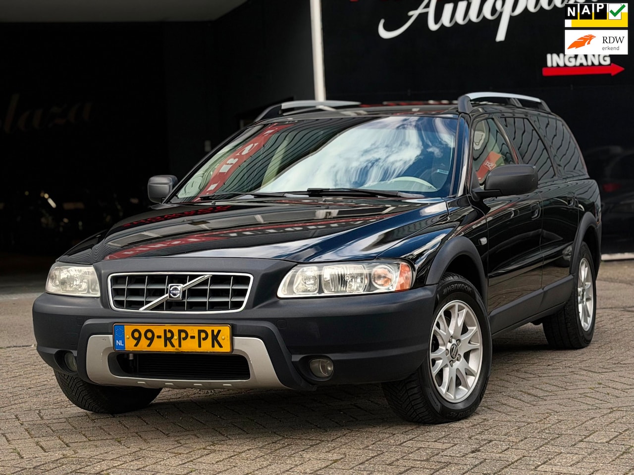 Volvo XC70 - 2.5 T Momentum AUTOMAAT STOELVERW./LEDER/CRUISE/YOUNGTIMER | NETTE AUTO ! - AutoWereld.nl