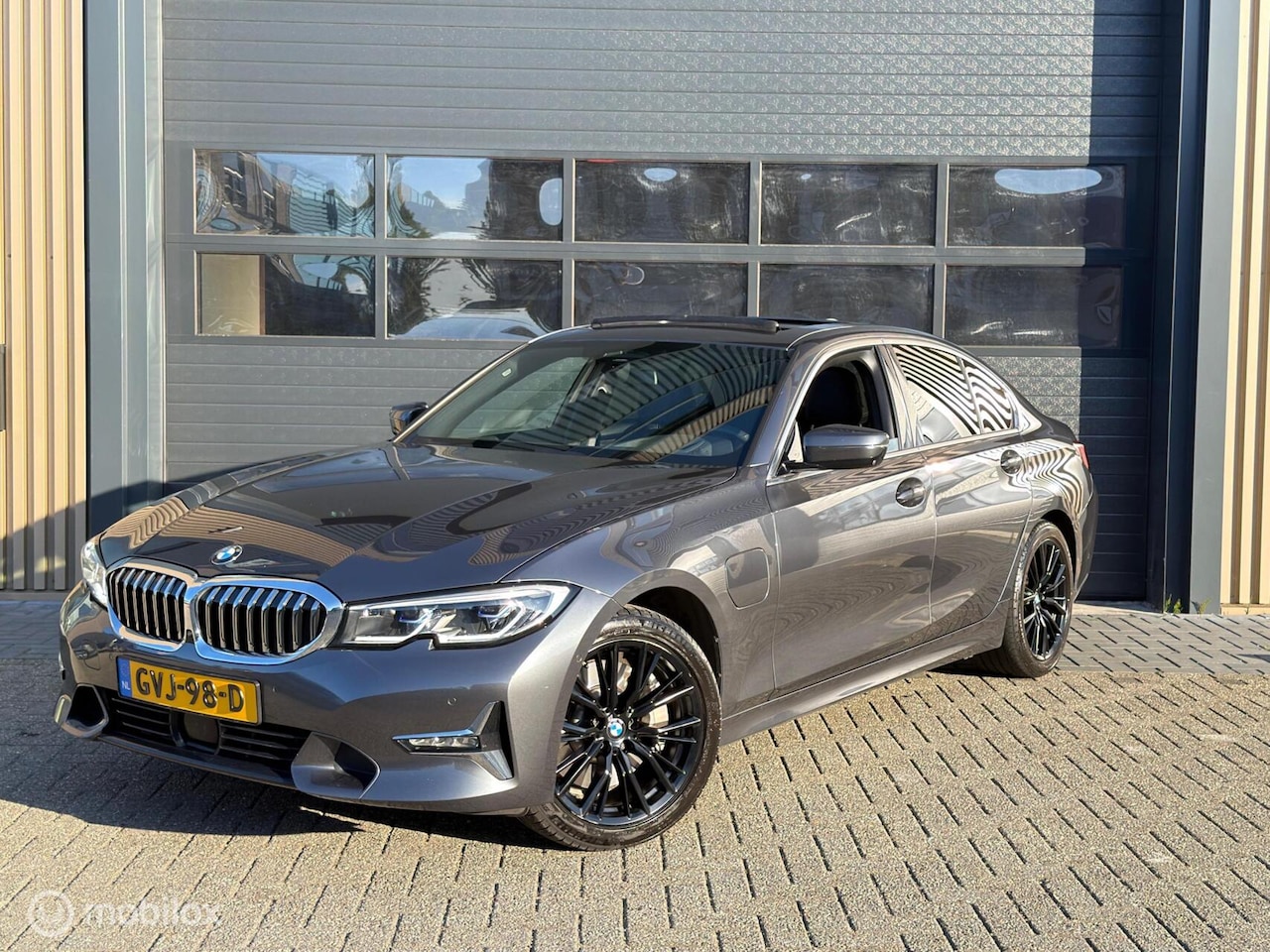 BMW 3-serie - 330e eDrive Edition | Laser | Pano | Memory | VOL - AutoWereld.nl