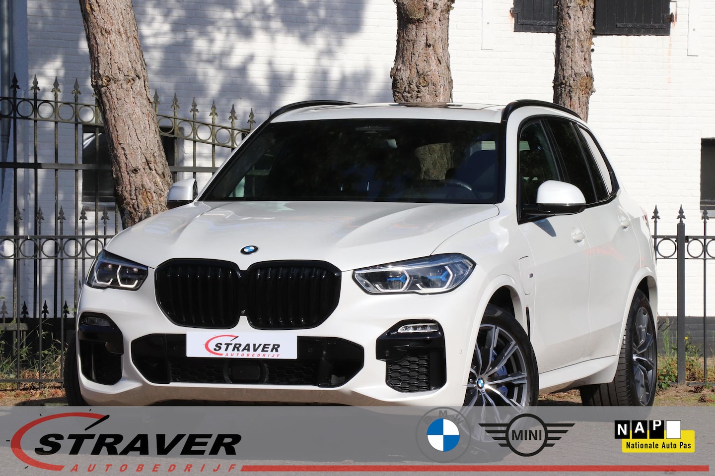 BMW X5 - xDrive45e High Executive |M-Sport |Sky Lounge |Softclose |Trekhaak - AutoWereld.nl