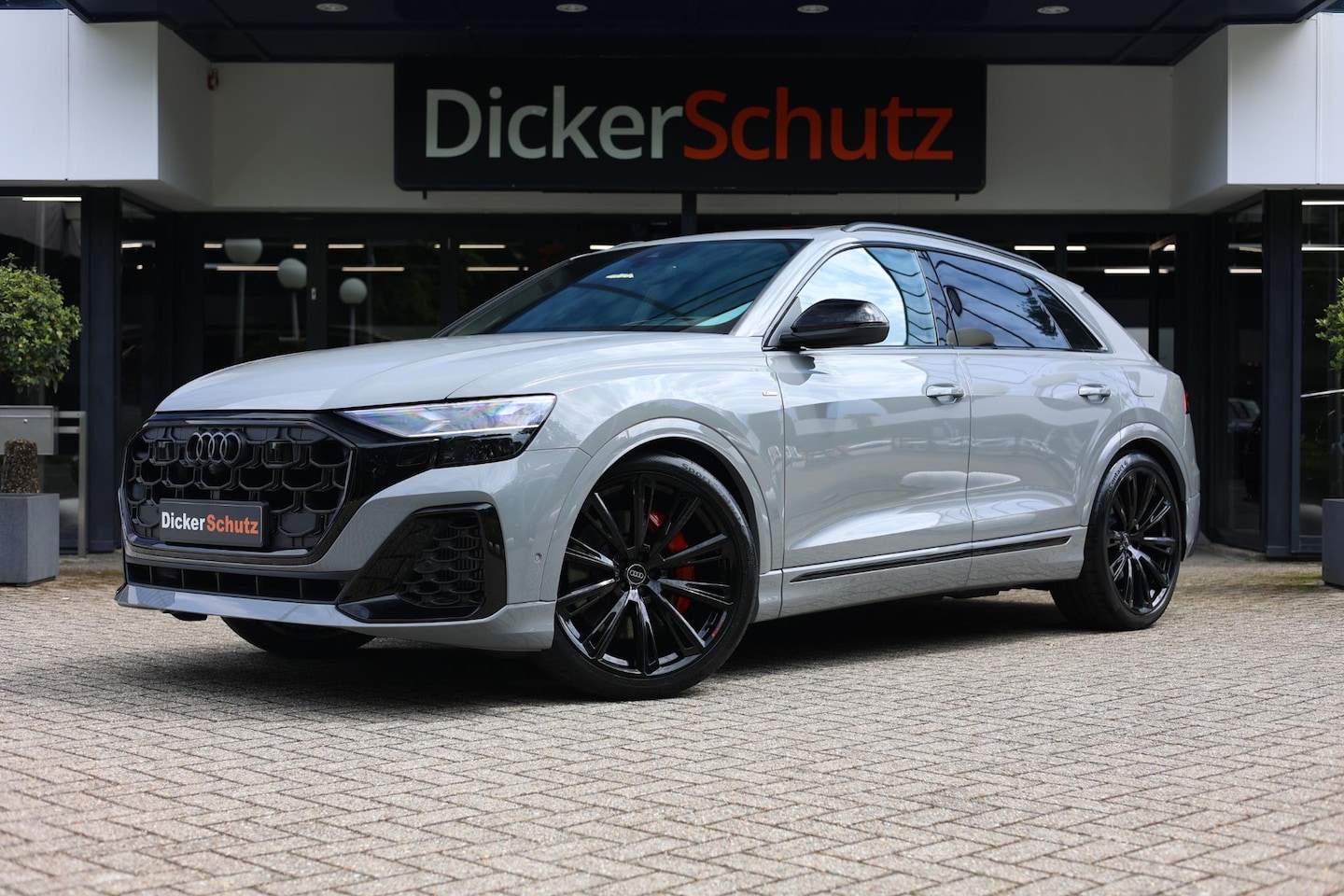 Audi Q8 - 60 TFSIe Competition Exclusive kleur | Vierwielb. | Pano | Massage - AutoWereld.nl