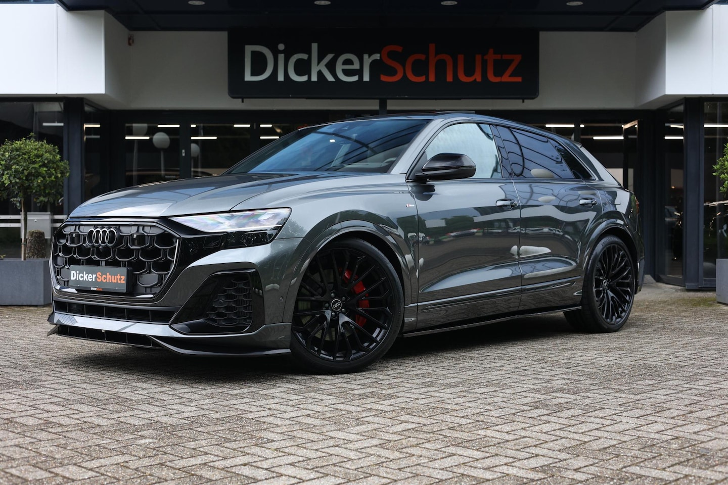 Audi Q8 - 60 TFSIe Competition Bodykit | Vierwielb. | Pano | Trekhaak | Massage - AutoWereld.nl
