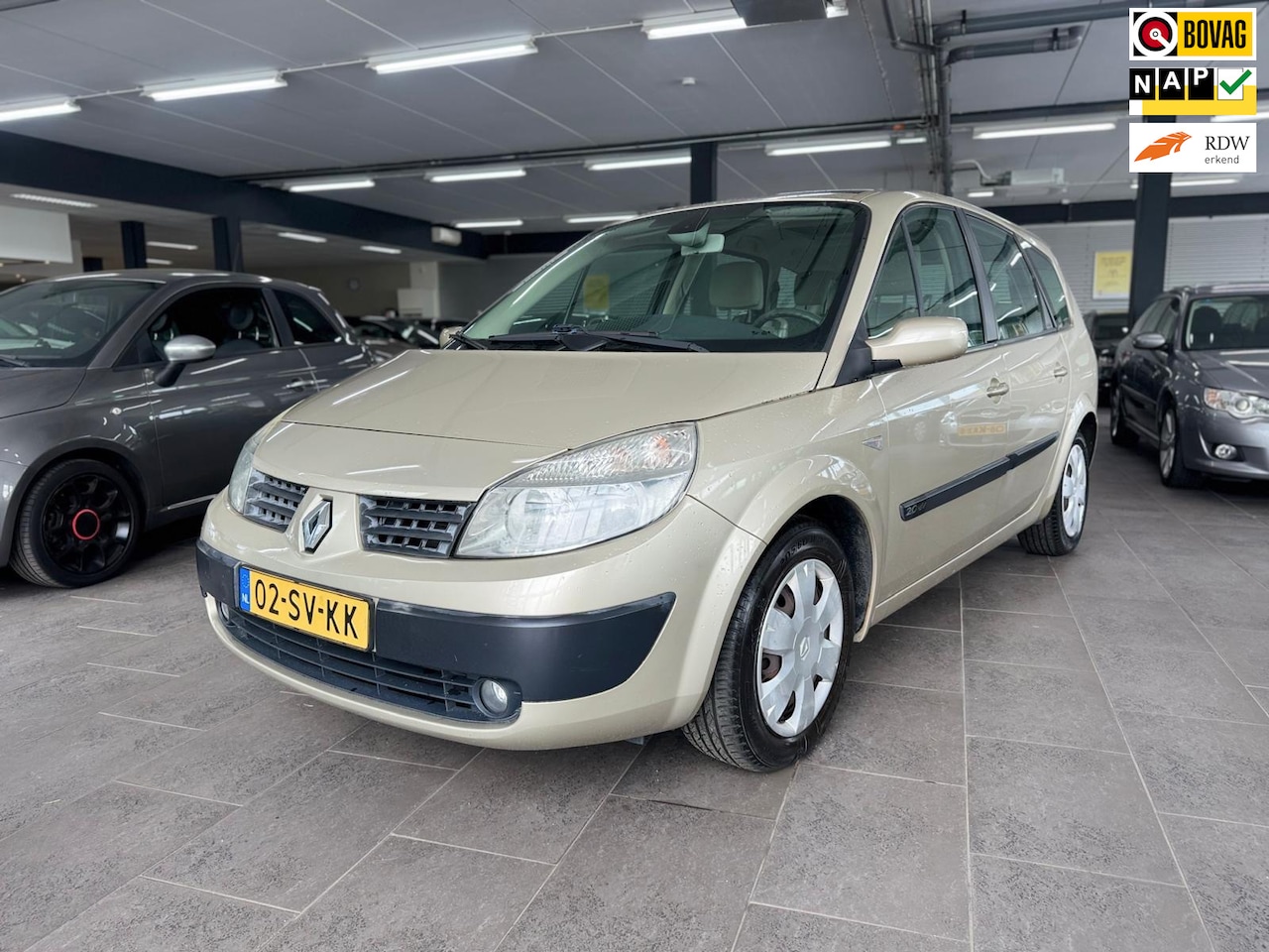 Renault Grand Scénic - 2.0-16V Dynamique Comfort 7 persoons panoramadak clima cruise controle lm-velgen elektrisc - AutoWereld.nl