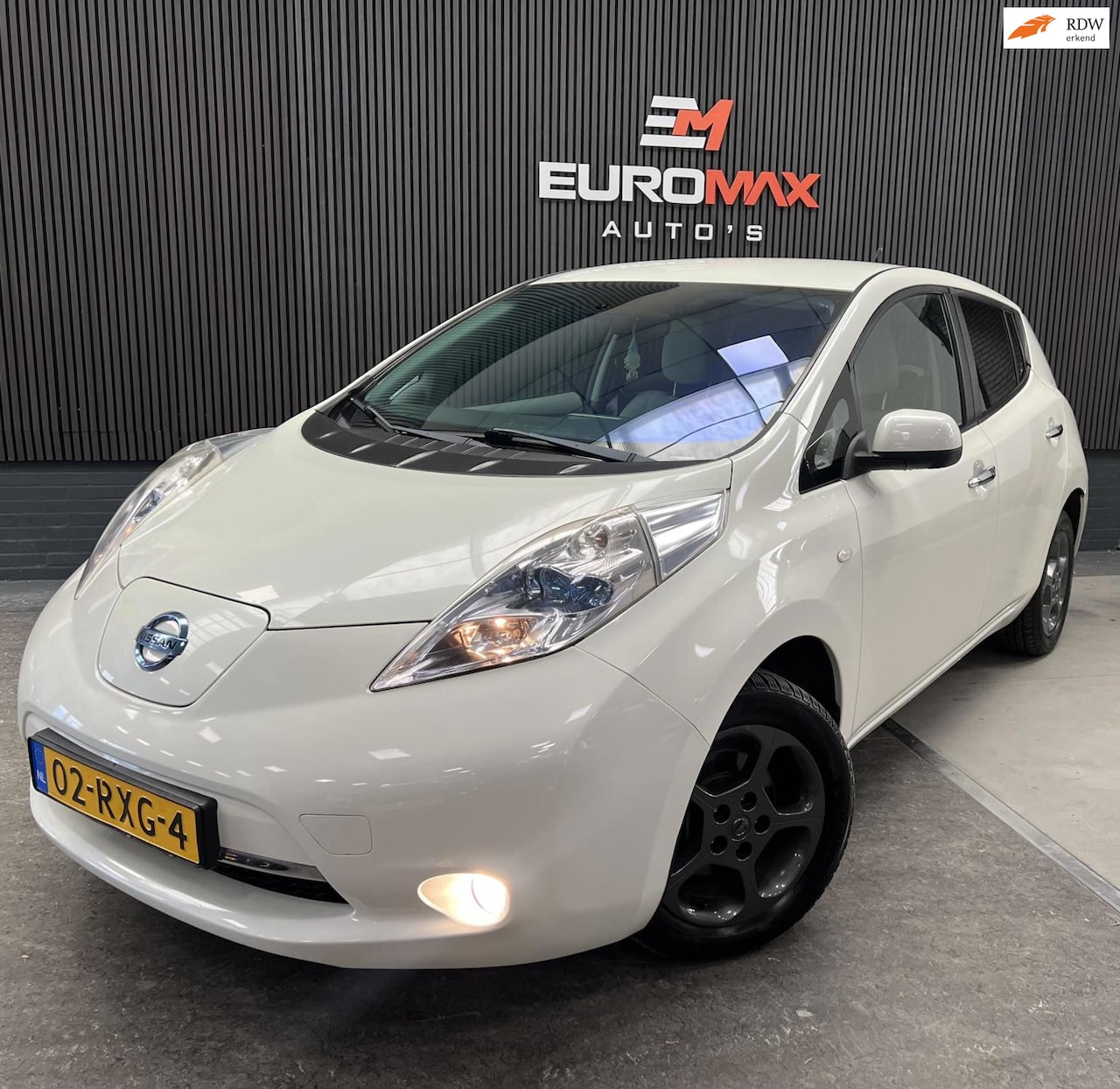 Nissan LEAF - Base 24 kWh NAP - Keyless -Cruise - Airco - AutoWereld.nl