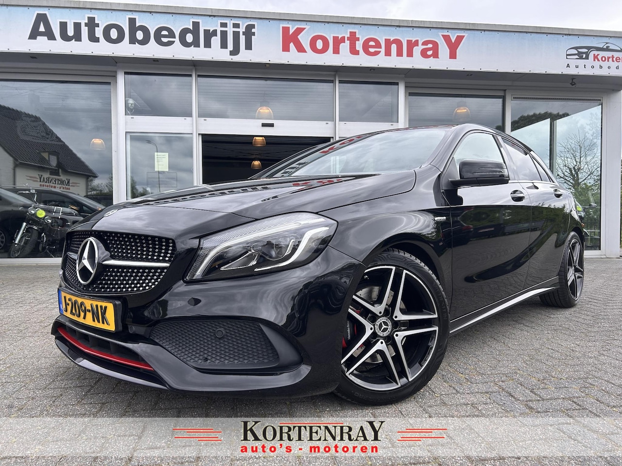 Mercedes-Benz A-klasse - 250 Sport AMG-line|keyless entry|dealer onderhouden|cruise control/sport interieur - AutoWereld.nl