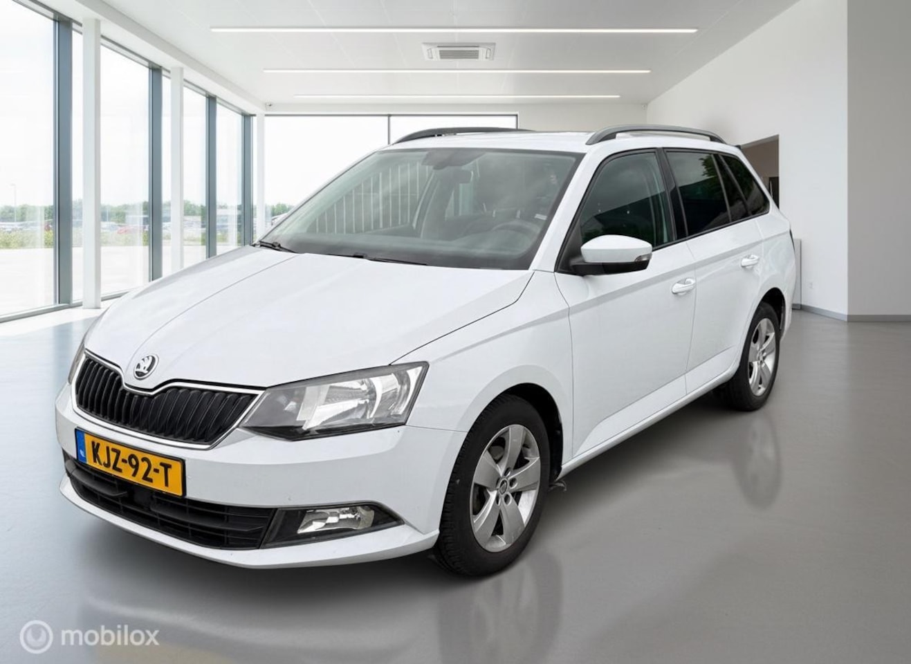 Skoda Fabia Combi - 1.2 TSI First Edition Style Airco|Navi|Trek - AutoWereld.nl
