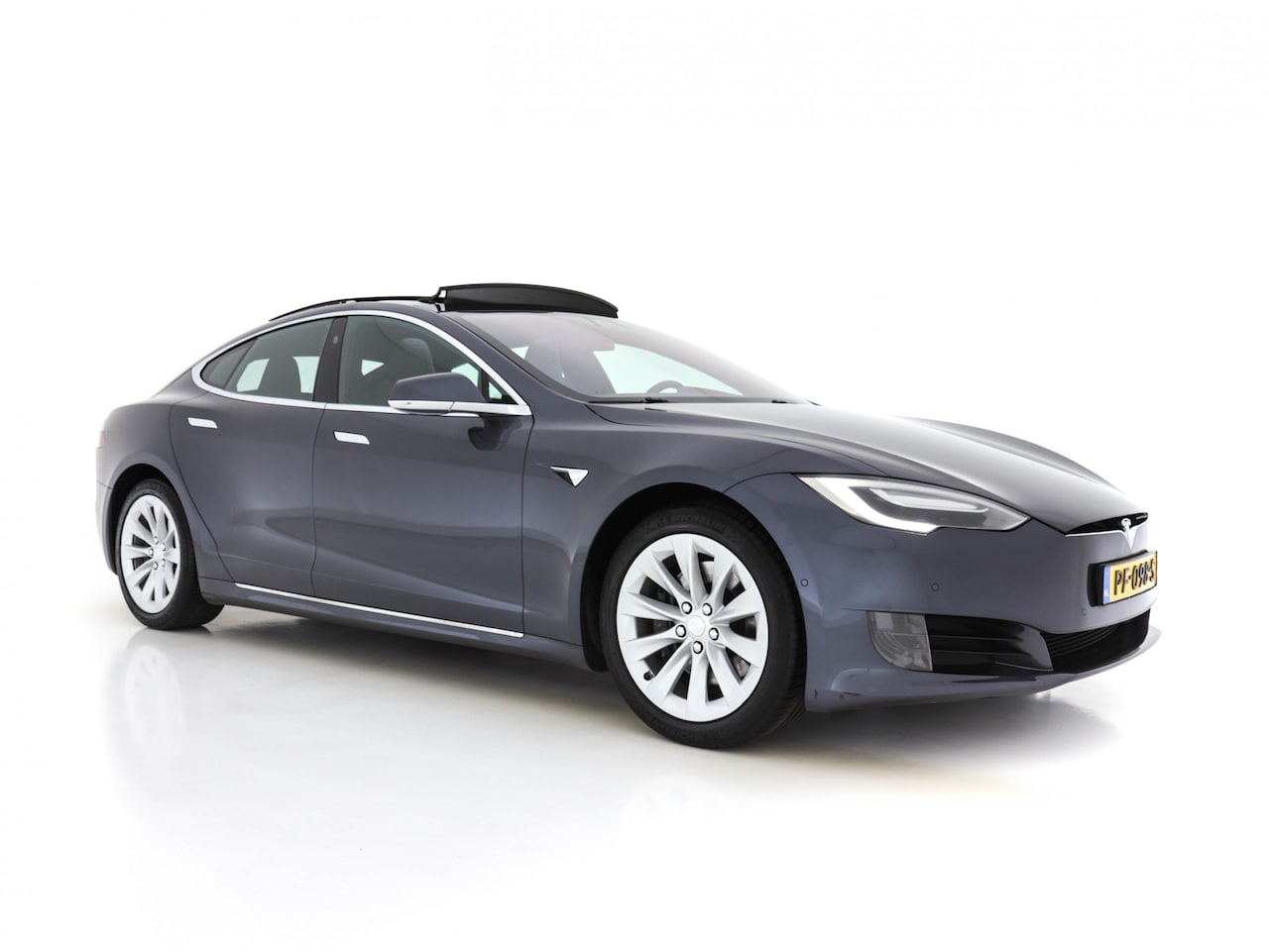 Tesla Model S - 235 Kw Base [ 3-Fase ] {SOH-87%} (INCL-BTW) *PANO | AUTO-PILOT | KEYLESS | FULL-LED | 1/2- - AutoWereld.nl
