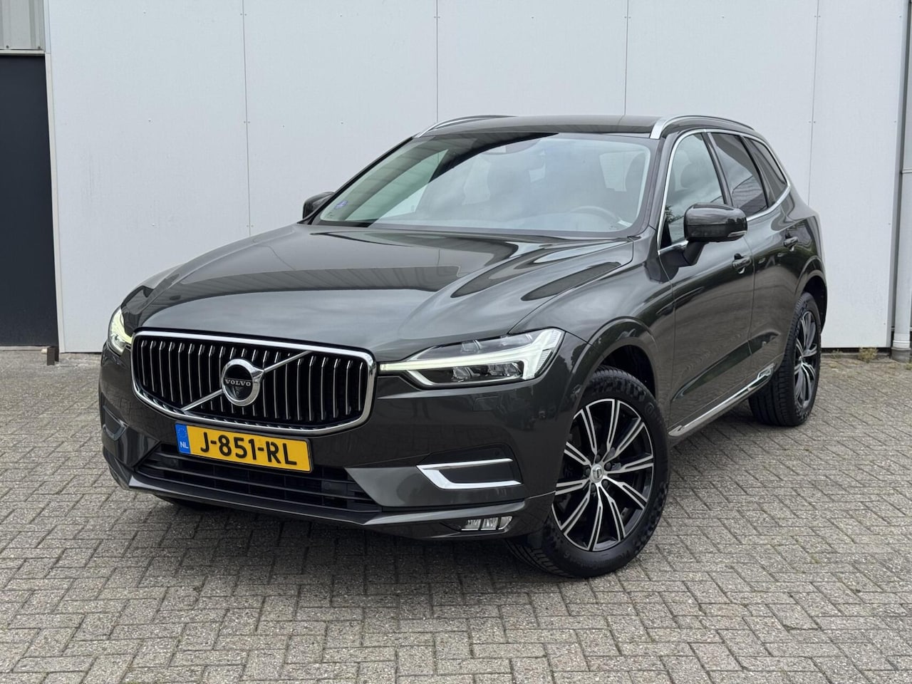 Volvo XC60 - 2.0 B5 Inscription|Blis|ACC|360°cam.|st/st verw.|leer| 65000 km| - AutoWereld.nl