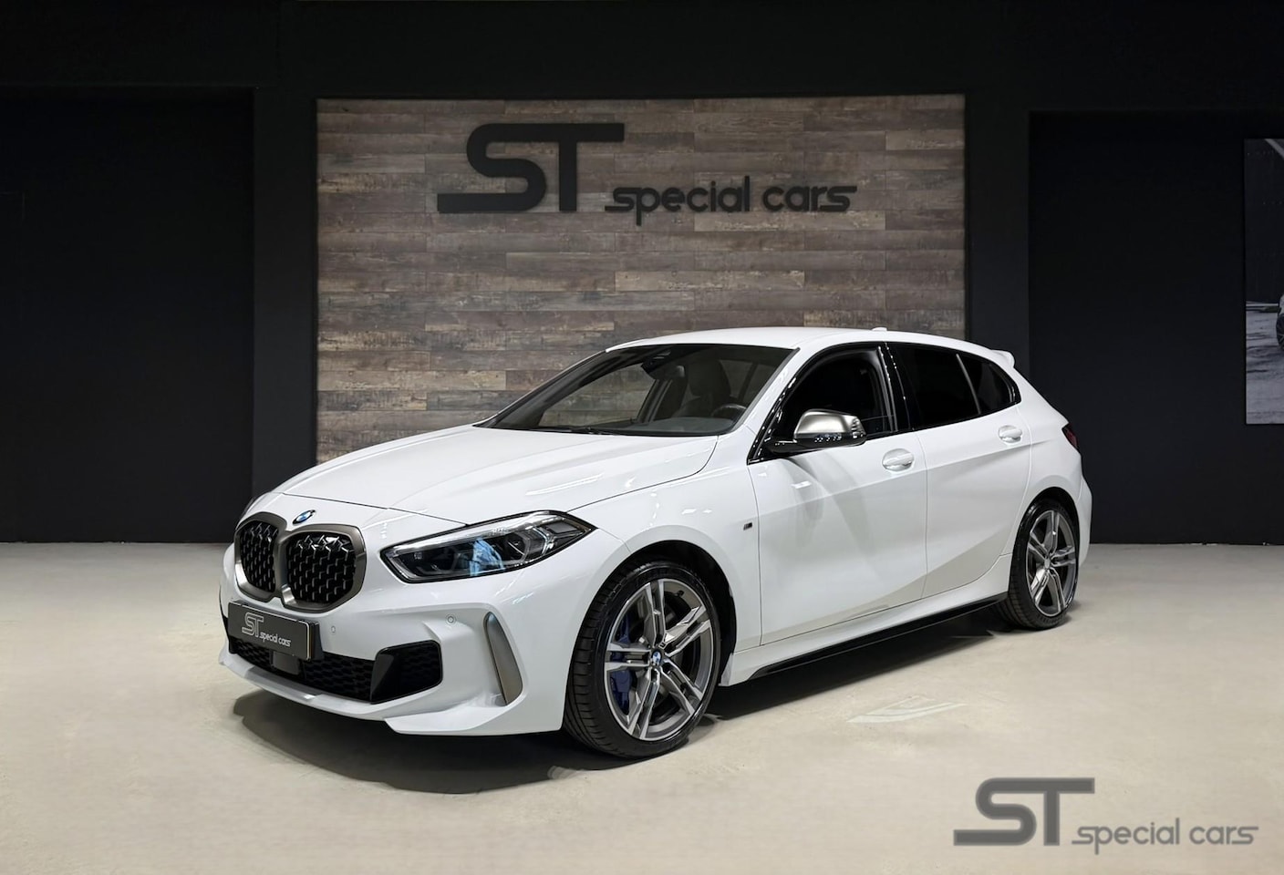 BMW 1-serie - M135i xDrive|Harman|HUP|Memory|Leder|Virtual - AutoWereld.nl