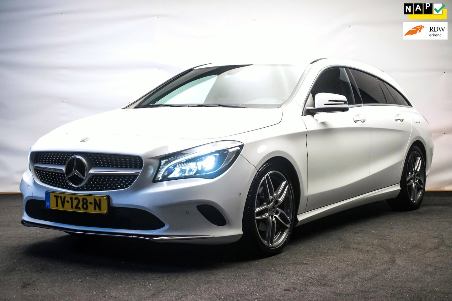 Mercedes-Benz CLA-klasse Shooting Brake - 180 D AMG Line Upgrade Edition Automaat NL-auto [ Full LED Camera Stoelverwarming ] - AutoWereld.nl
