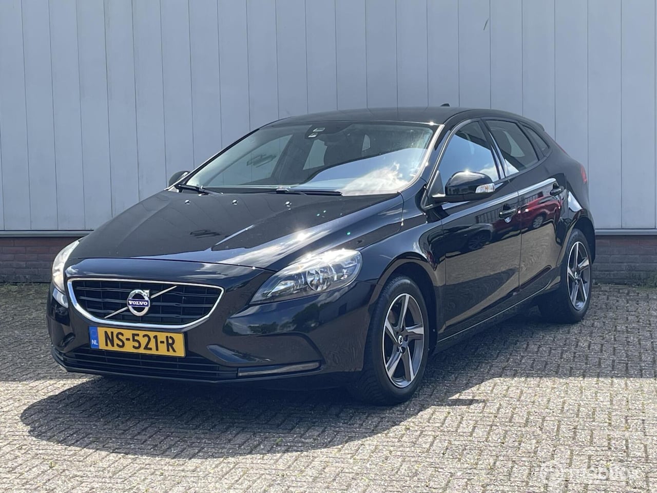 Volvo V40 - 2.0 D2 Kinetic | Export prijs ex BPM € 4995,- | - AutoWereld.nl