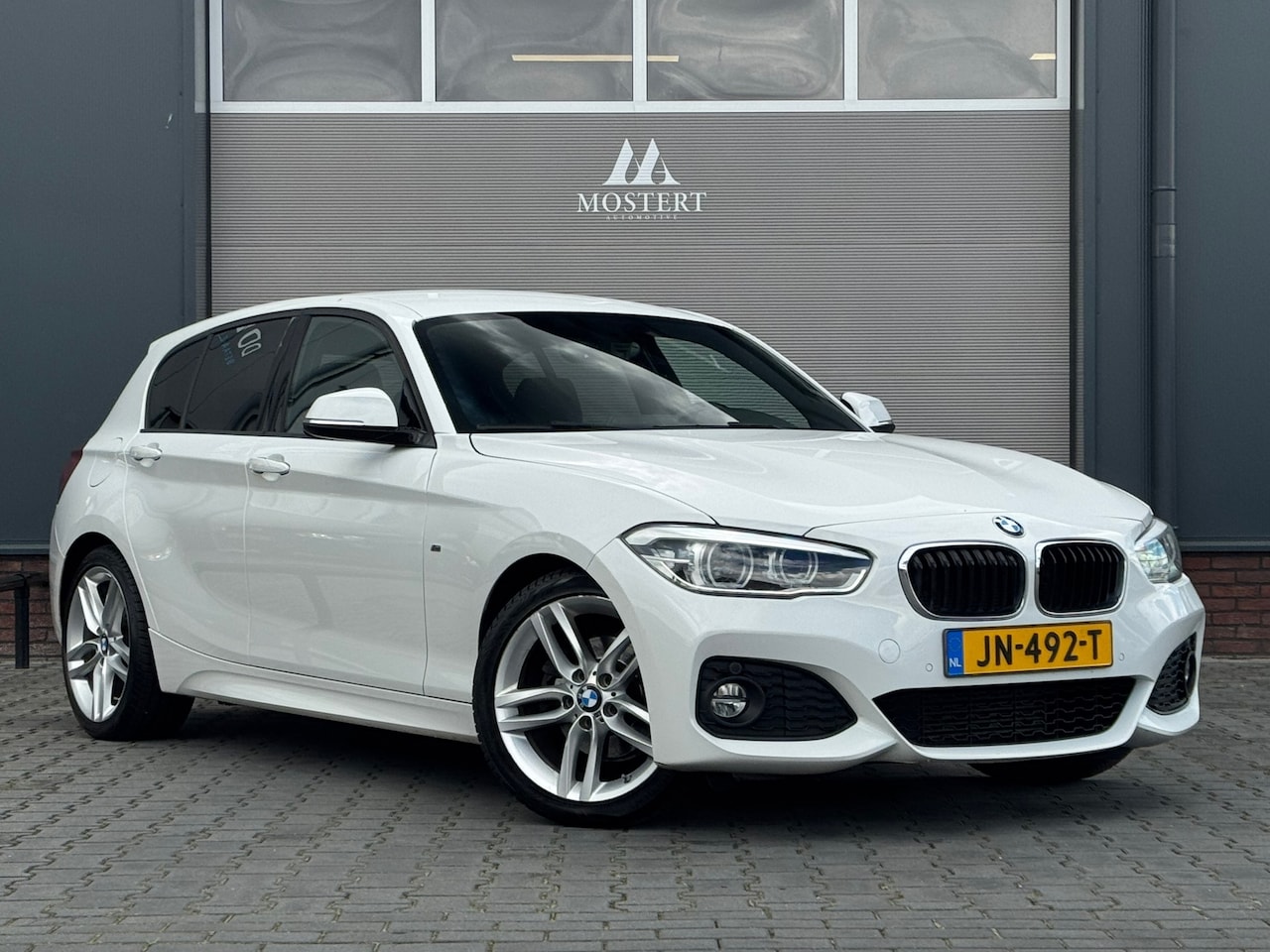 BMW 1-serie - 120i/177pk M-pakket Automaat|2015|LCI|Navi|LED|Cruise|Stoelverw.|PDC|18"LMV - AutoWereld.nl