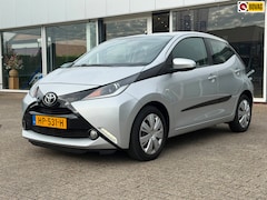 Toyota Aygo - 1.0 VVT-i x-play / NL AUTO / CAMERA / NAVI