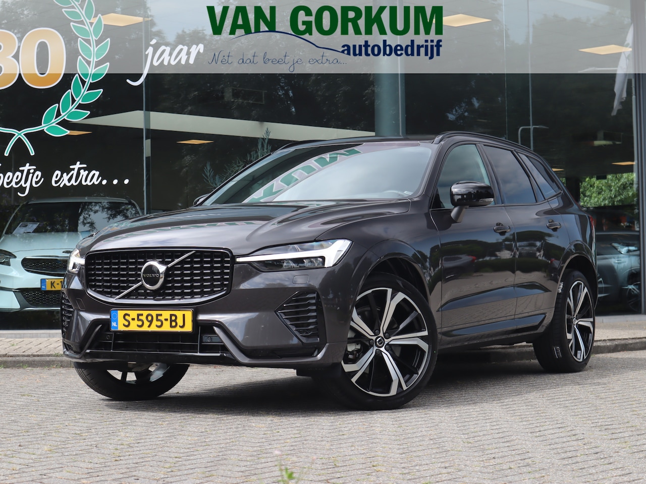 Volvo XC60 - 2.0 B4 R-Design Navi / Camera / Stoelverw / Leder / Facelift Lage kilometerstand / Mild H - AutoWereld.nl