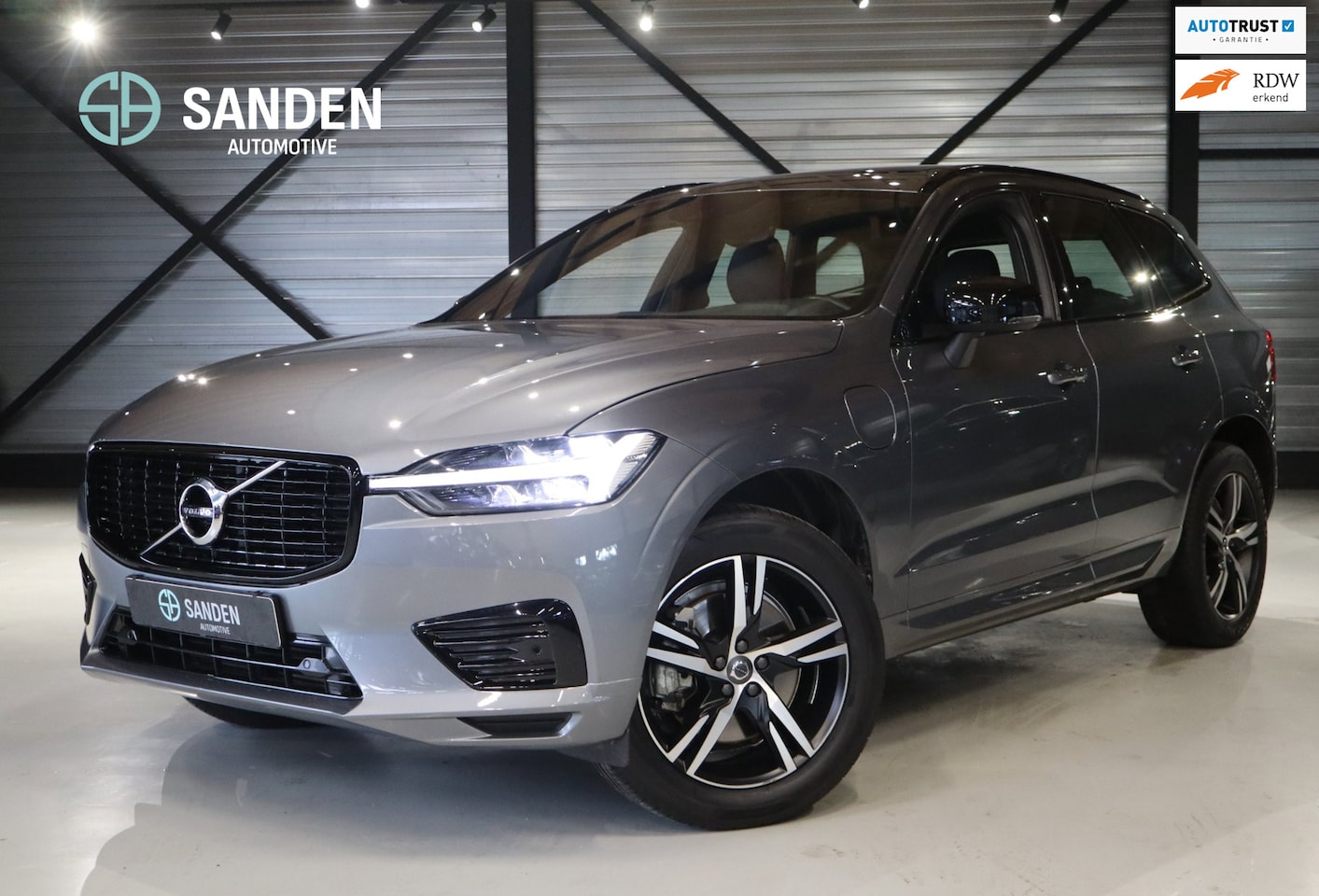 Volvo XC60 - 2.0 Recharge T8 AWD R-Design|Automaat|LED|Navi|Camera|Panodak|Electrische stoelen|19inch - AutoWereld.nl