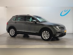 Volkswagen Tiguan - 1.5 TSI Comfortline Business Navigatie Parkeersensoren DAB+ Trekhaak