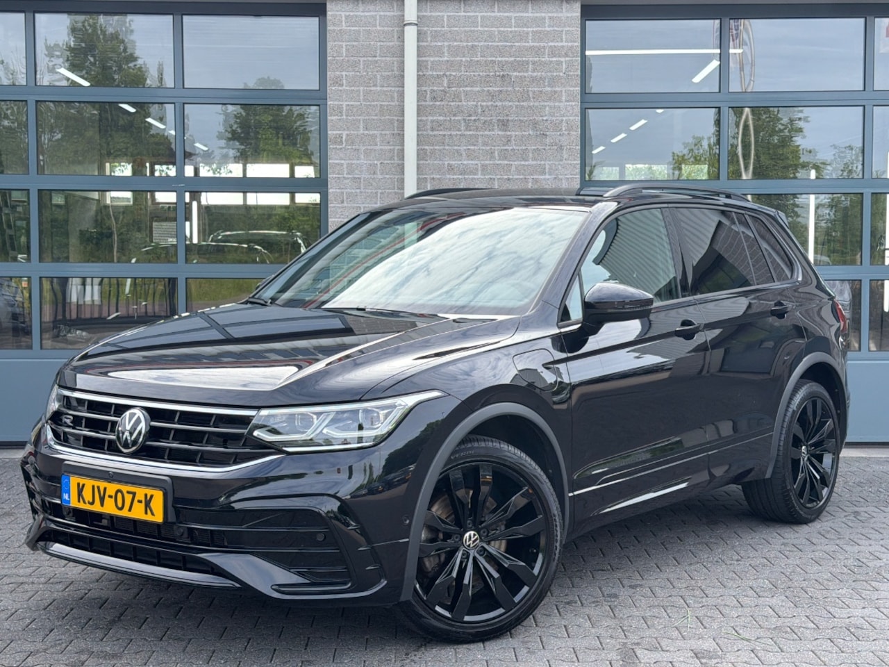Volkswagen Tiguan - 1.4 TSI eHybrid R-Line Business 1.4 TSI eHybrid R-Line Business+ - AutoWereld.nl