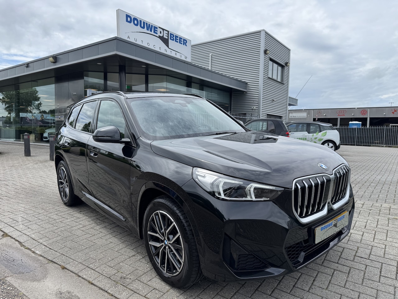 BMW X1 - sDrive18i M sport Premium Panodak/ trekhaak elect, HiFi geluidinst, Travel pakket, - AutoWereld.nl
