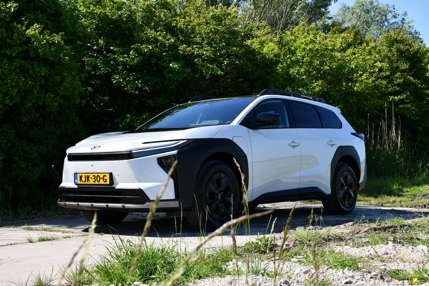 Toyota bZ4X Touring - Executive AWD 75 kWh 380pk | Panoramadak | Rondomzicht camera | Warmtepomp | - AutoWereld.nl