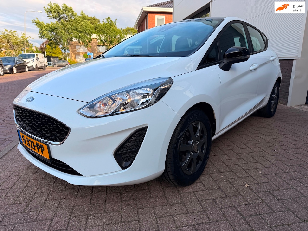 Ford Fiesta - 1.0 EcoBoost Titanium/Climate-c/Stoel verwarming/Lane Assist/Snelheidsbegrenzer/Mooi auto - AutoWereld.nl