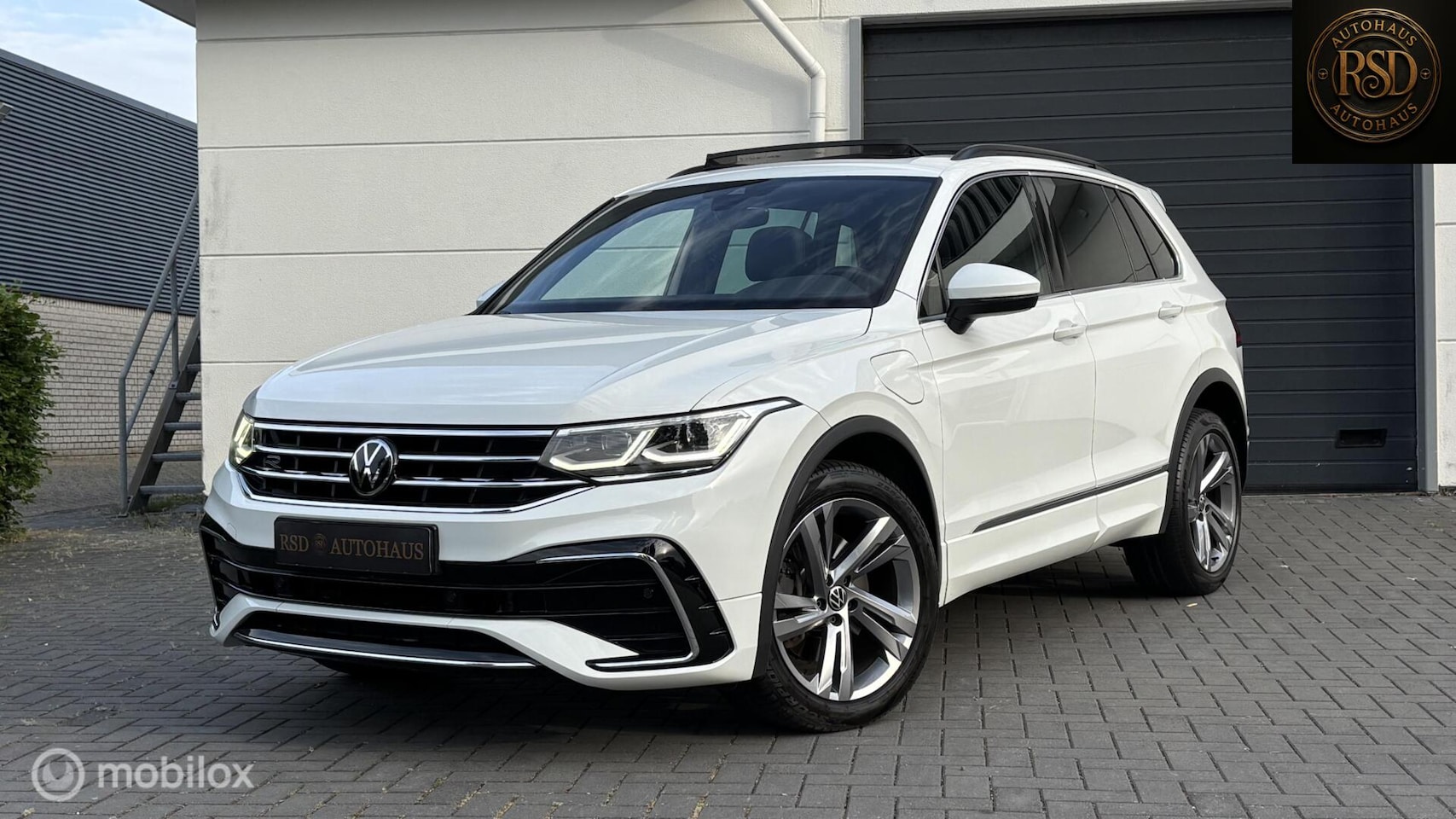 Volkswagen Tiguan - 1.4 TSI eHybrid 3x R-Line panoramadak camera - AutoWereld.nl