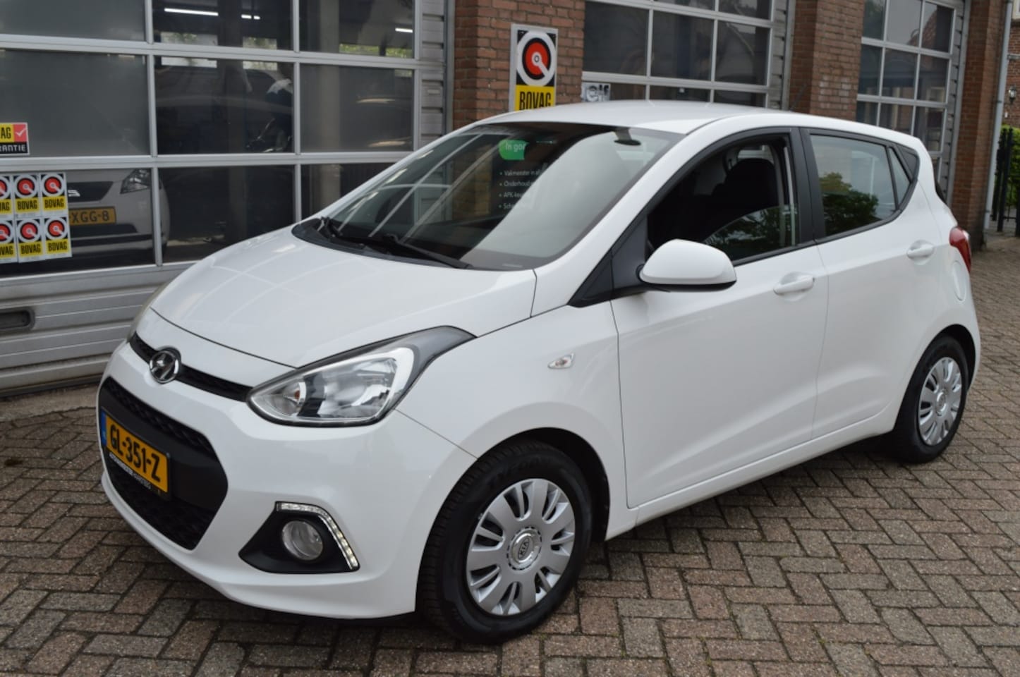 Hyundai i10 - 1.0i i-Motion Comf.Automaat, Airco, Parkeersensoren - AutoWereld.nl