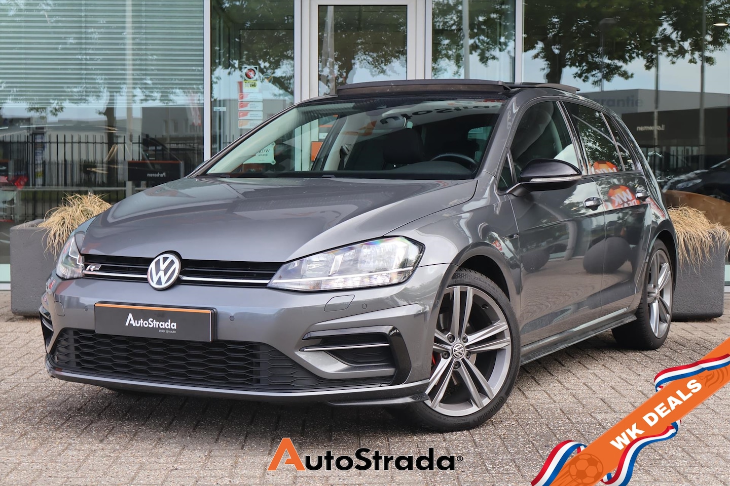 Volkswagen Golf - Vii 1.5 R-Line TSI 150pk | ACC | Stoelverwarming | Navi | Pano | Climate | Dodehoek | Carp - AutoWereld.nl