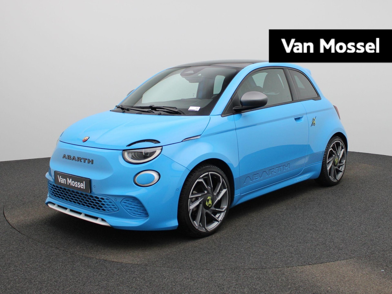 Abarth 500 - Abarth Scorpionissima 42 kWh 155PK | Panoramadak | Navigatie | Sportstoelen | Alcantara In - AutoWereld.nl
