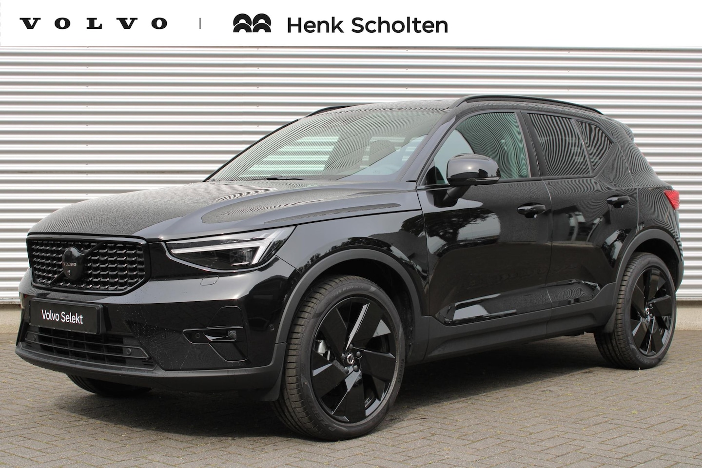 Volvo XC40 - B3 Mild Hybrid Ultra Dark Black Edition | Lighting Pack | Verwarmbare Voorruit | Panoramis - AutoWereld.nl