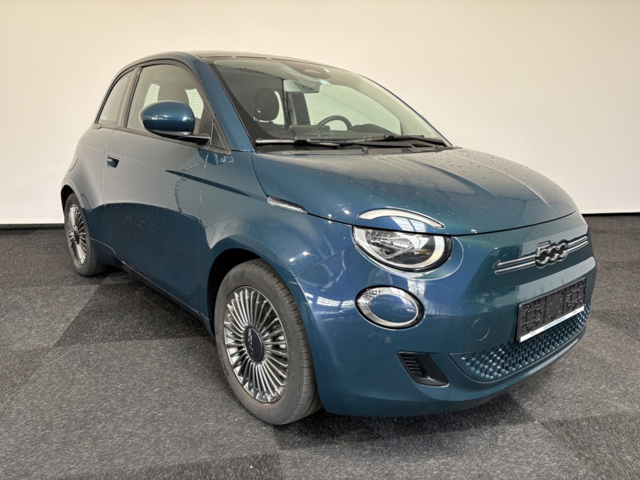 Fiat 500e - 42kWh Icon SOH 99% Car play Cruise control Camera - AutoWereld.nl