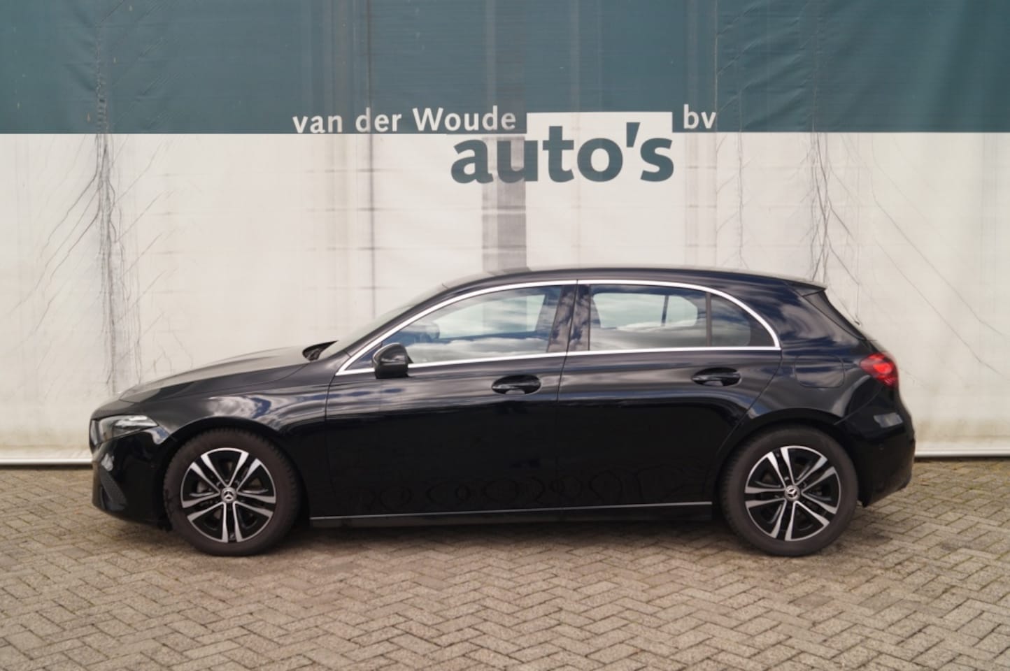 Mercedes-Benz A-klasse - 180 Automaat Luxury Line -LED-ECC-PDC-CAM- - AutoWereld.nl