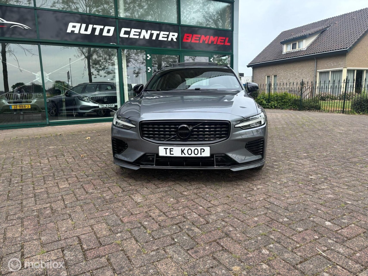 Volvo V60 - 2.0 T8 Twin Engine AWD R-Design 2.0 T8 Twin Engine AWD R-Design - AutoWereld.nl