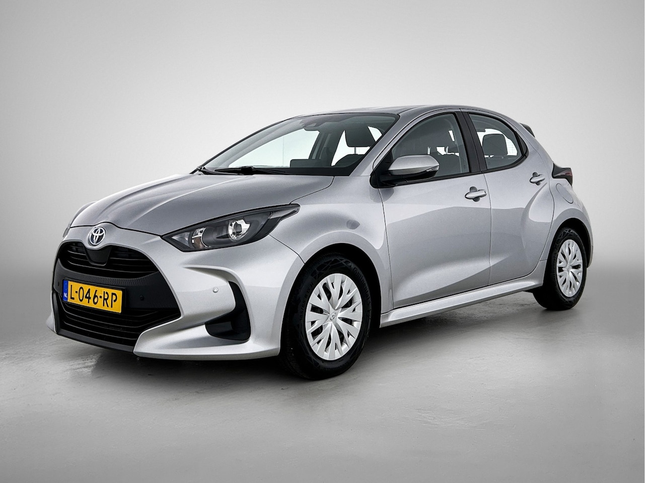 Toyota Yaris - 1.5 Hybrid Active parkeersensors V+A - AutoWereld.nl