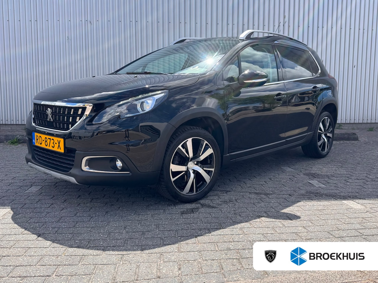 Peugeot 2008 - 1.2 110PK Allure Automaat | Trekhaak | Panoramadak | Navigatie | Cruise Control | Apple Ca - AutoWereld.nl