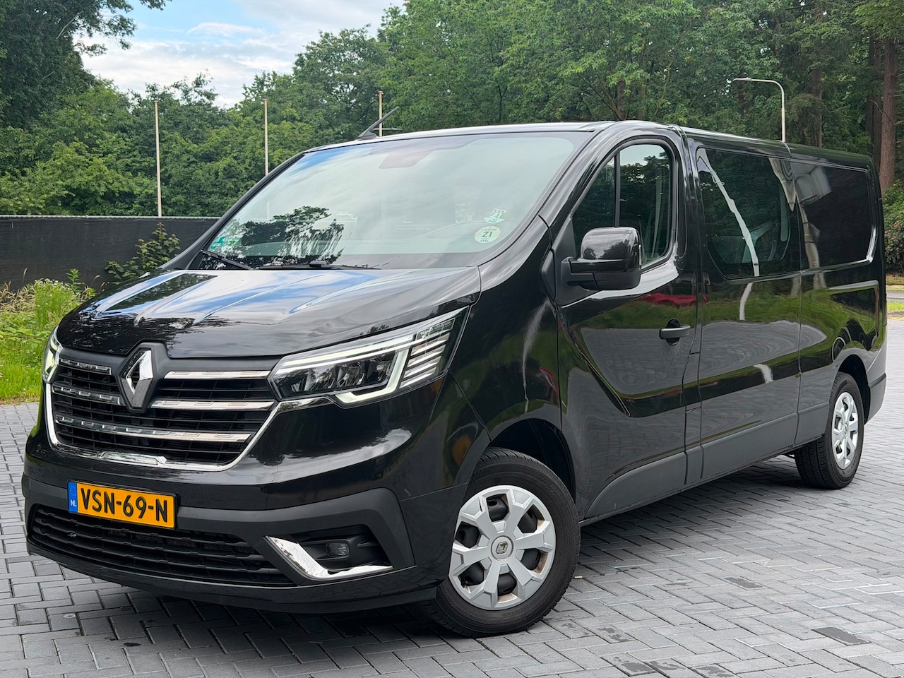 Renault Trafic - 2.0 dCi 130 T29 L2H1 DC Work Edition/Airco/Cruise/PDC/NAP - AutoWereld.nl