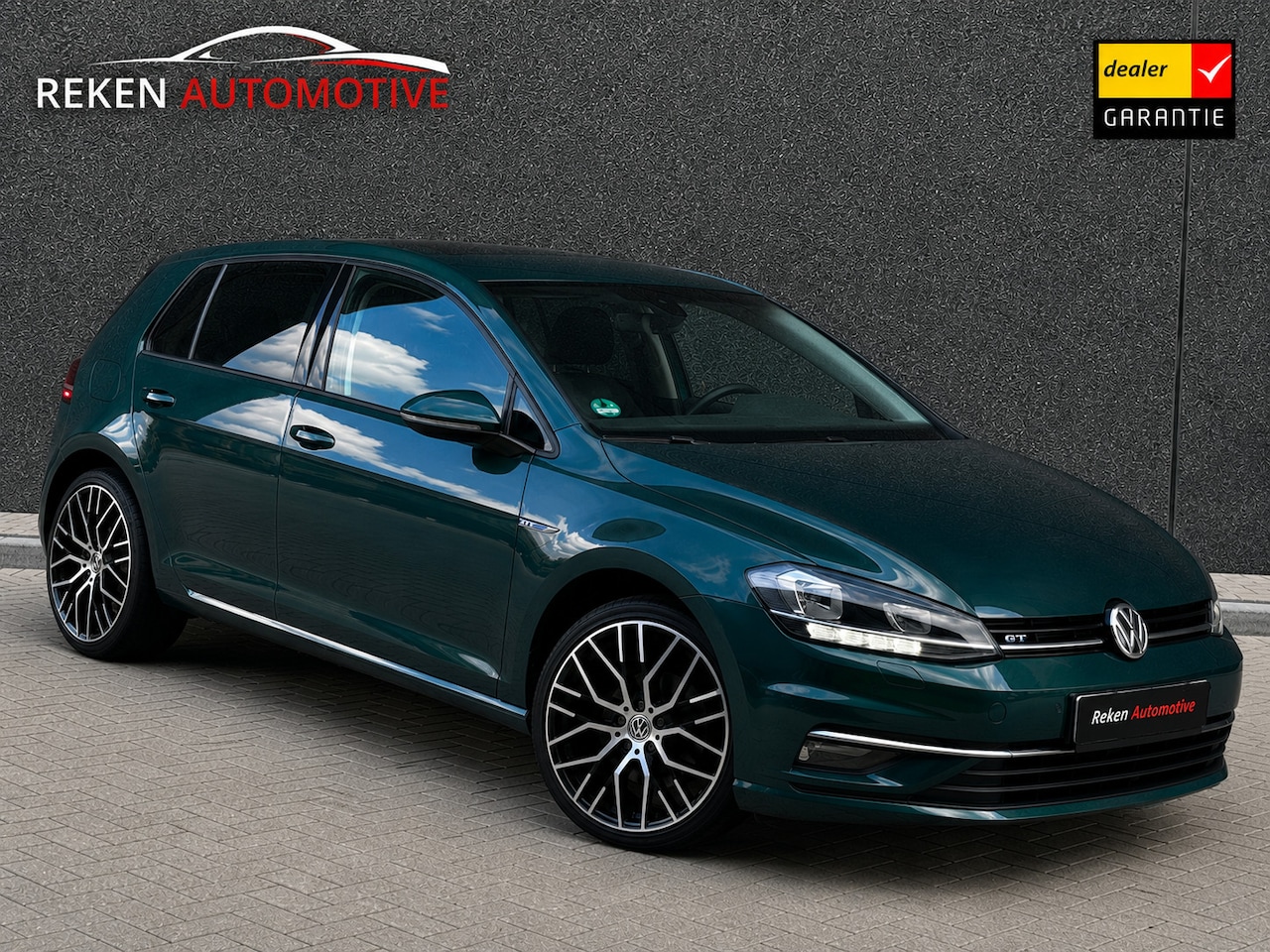 Volkswagen Golf - R-Line DSG 19 Inch ACC Camera Vol Opties - AutoWereld.nl