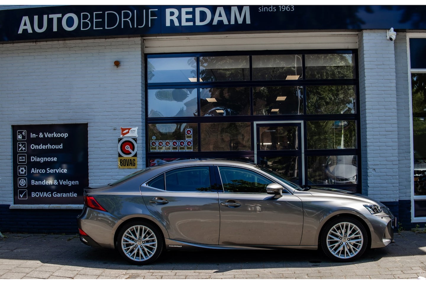 Lexus IS - 300h Hybrid Business Line Pro 300h Hybrid Business Line Pro - AutoWereld.nl