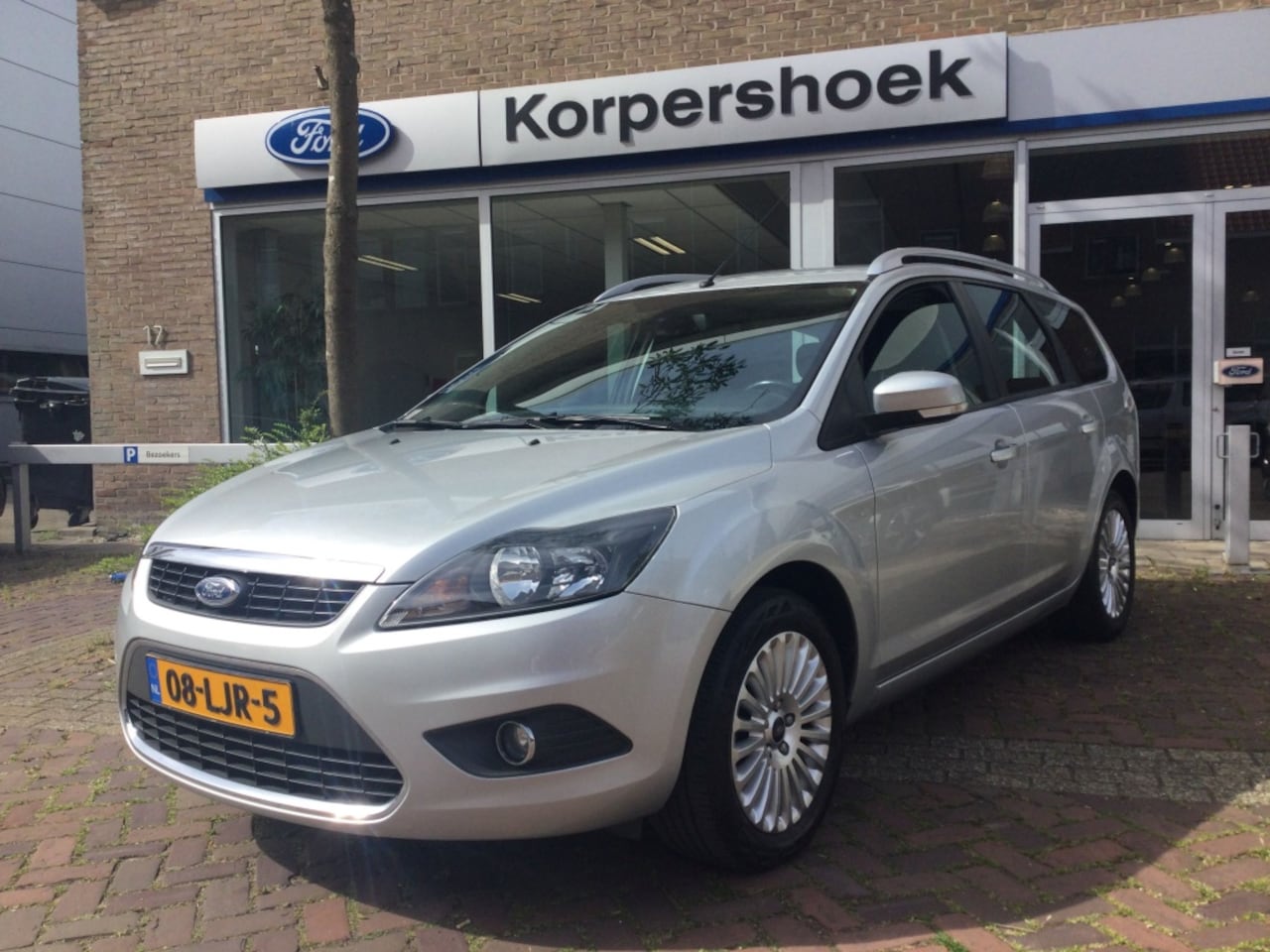 Ford Focus Wagon - 1.8 125 pk Limited | Trekhaak - AutoWereld.nl