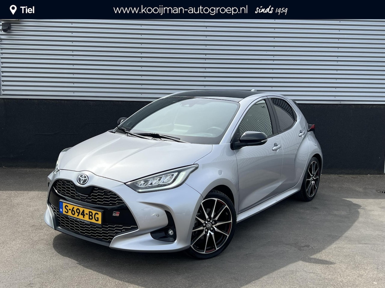 Toyota Yaris - 1.5 Hybrid GR Sport Panoramadak, dodehoekdetectie, Stoel- & Stuurwiel verwarmd, LMV, JBL, - AutoWereld.nl