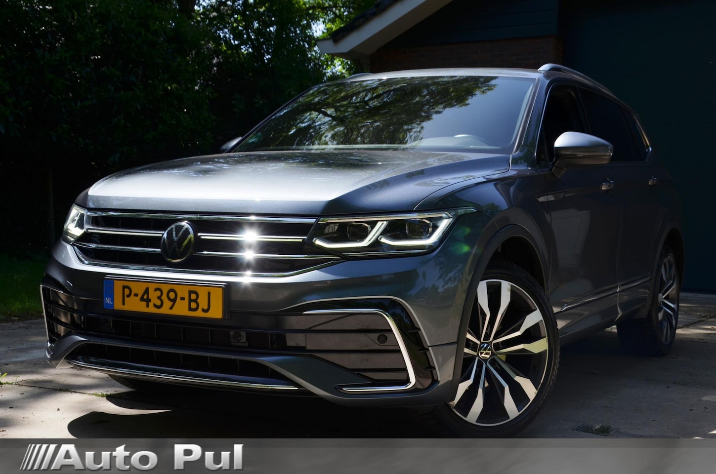 Volkswagen Tiguan Allspace - 1.5 TSI R-Line 7 Persoons. Automaat/Navi/Pdc/Ecc/Achteruitrijcamera/Panoramadak/Virtueel d - AutoWereld.nl
