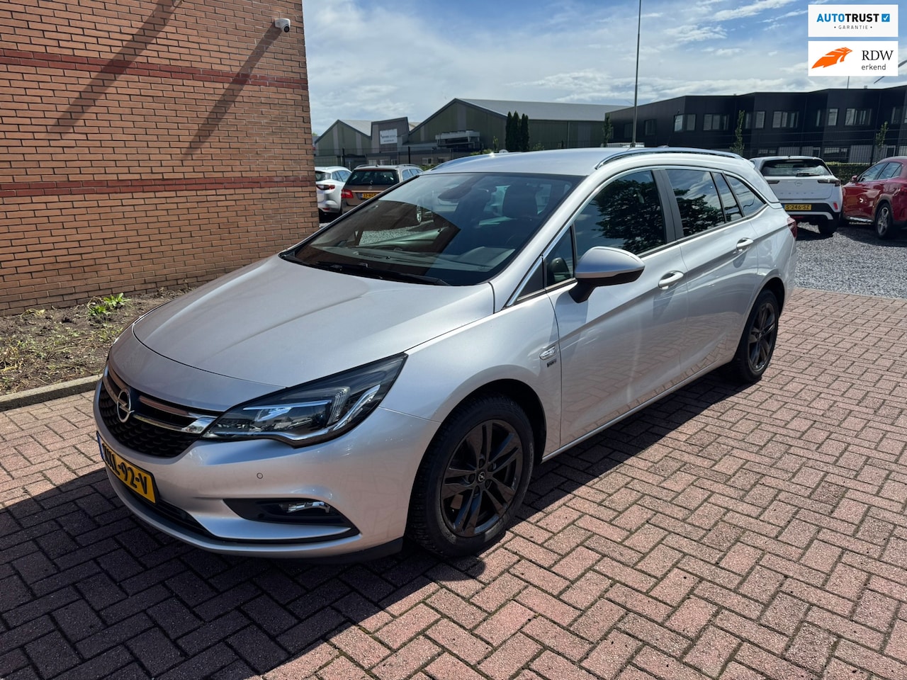 Opel Astra Sports Tourer - 1.6 CDTI Business Executive 1.6 CDTI Business Executive, Euro 6, Automaat, Apple Carplay, PDC V+A, Sport stoelen, - AutoWereld.nl