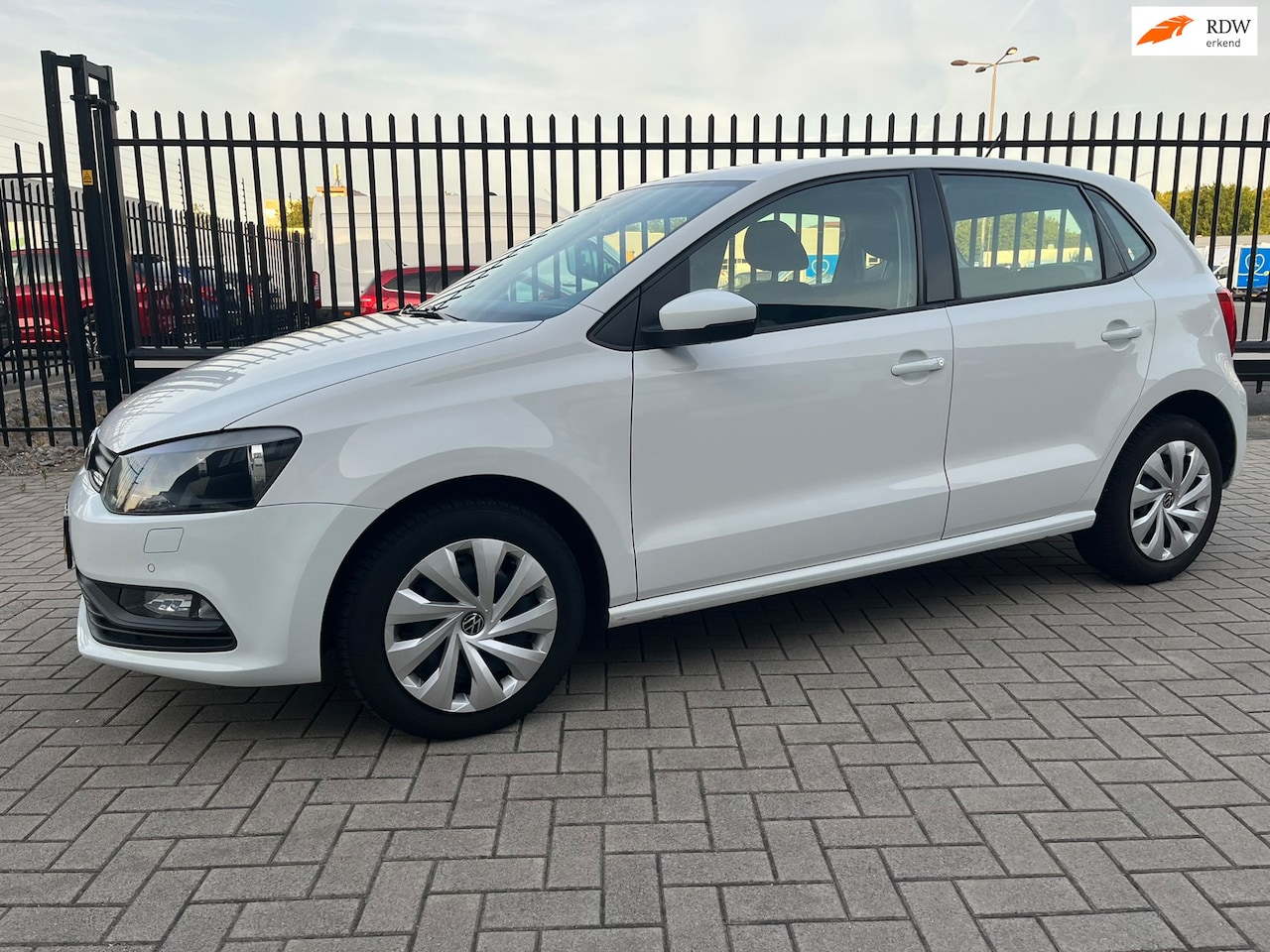 Volkswagen Polo - 1.0 75PK Airco Bluetooth Parkeersensoren - AutoWereld.nl