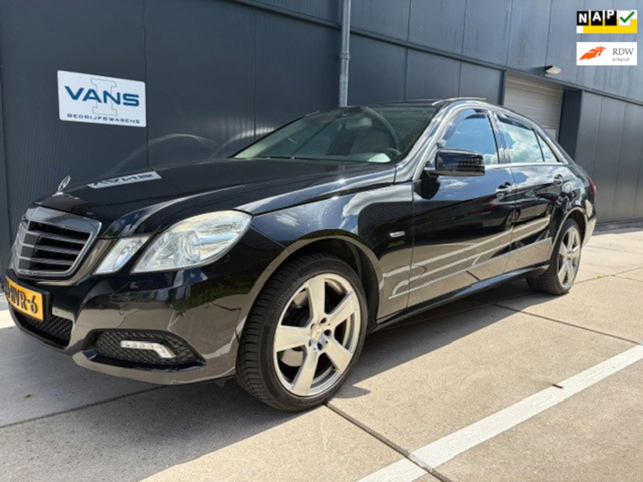 Mercedes-Benz E-klasse - 350 CGI Avantgarde 4 drs Auromaat Pano,luchtvering - AutoWereld.nl
