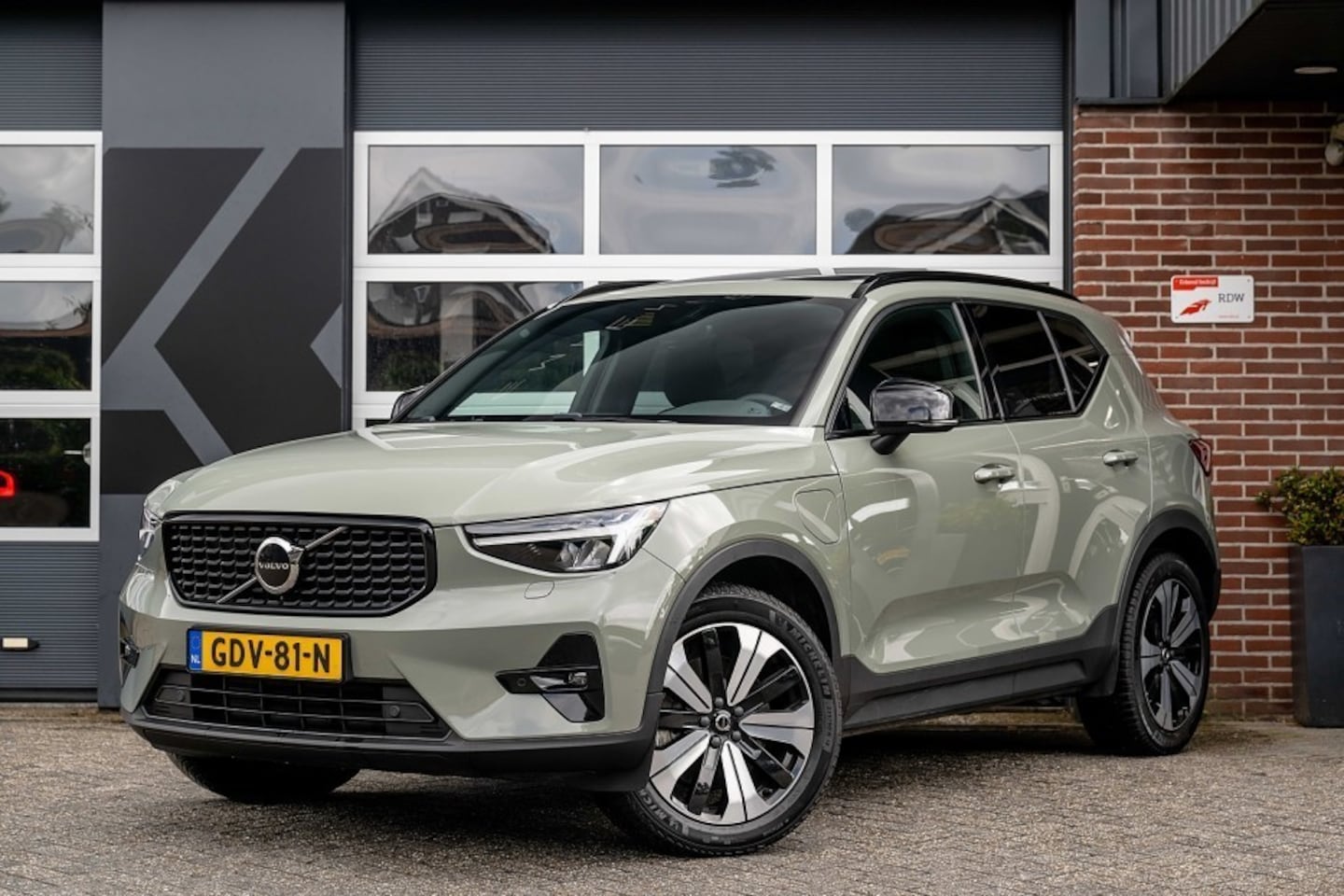 Volvo XC40 - 1.5 T5 Plug-in hybrid Plus Dark | Panorama | Harman/Kardon | Memory | Adaptieve Cruise | C - AutoWereld.nl