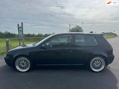 Volkswagen Golf - 1.6