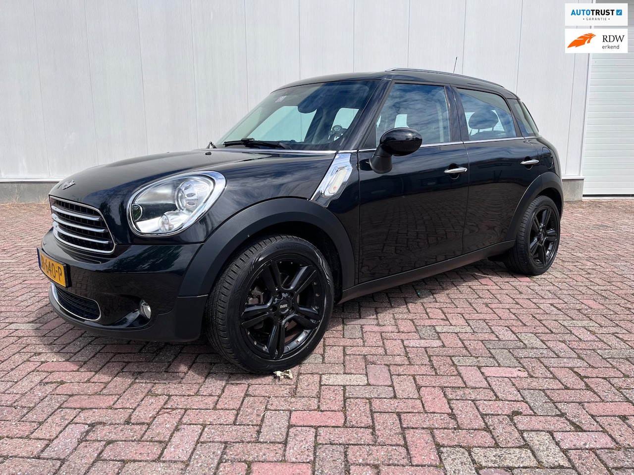 MINI Countryman - 1.6 Cooper Chili vol opties panoramadak airco navigatie stoelverwarming - AutoWereld.nl